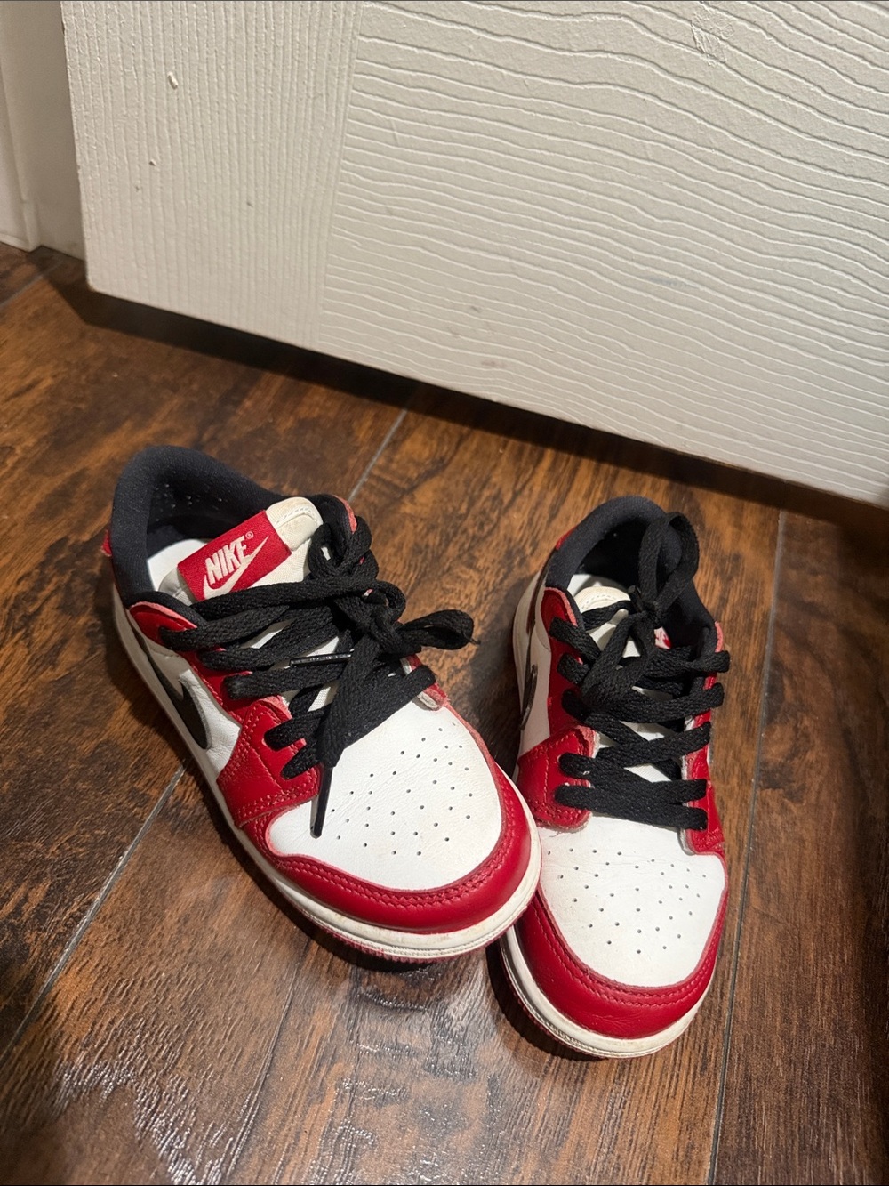 Nike Kids White, Red & Black Low-Top Sneakers